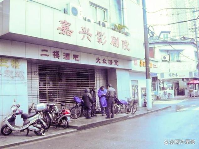 乱伦电影院的相关介绍