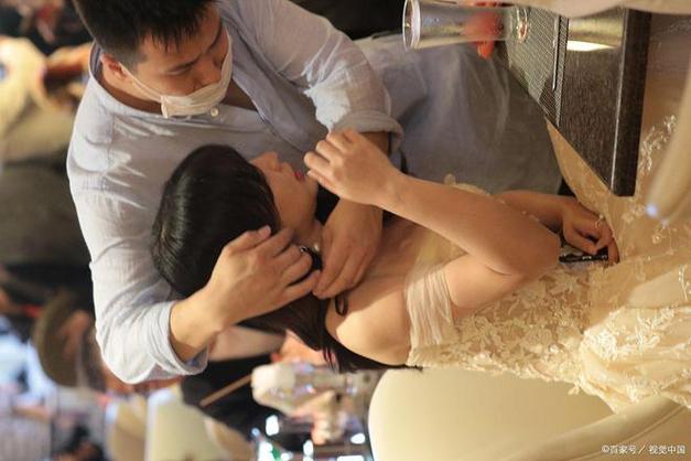 人妻少妇邻居少妇好多水在线的相关介绍