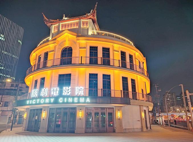 操美女老师逼的相关介绍