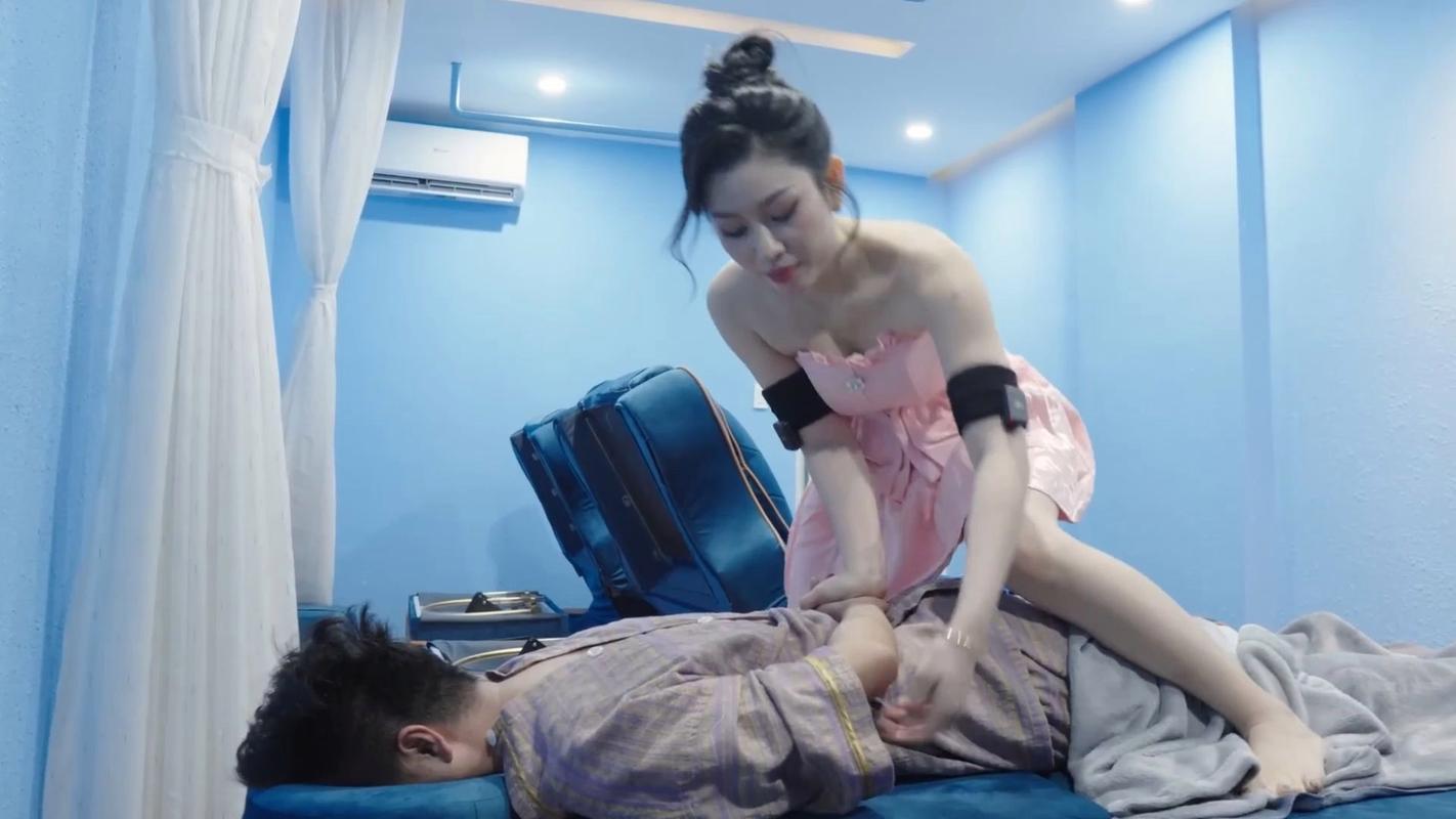 美女老师被猛操的相关介绍