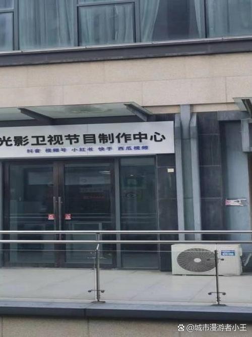 女人的逼被男人插~av的相关介绍