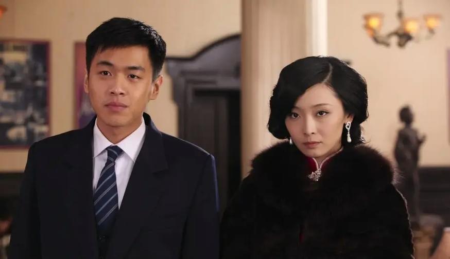 我操了美女老师的逼的相关介绍