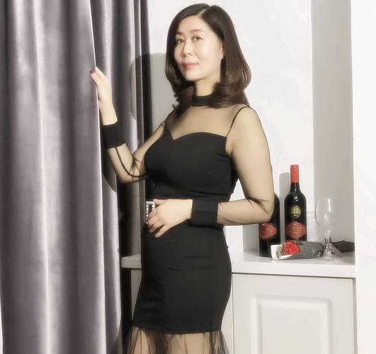 操老师美女的相关介绍