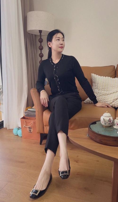 抬起双腿操的美女白浆流视频的相关介绍