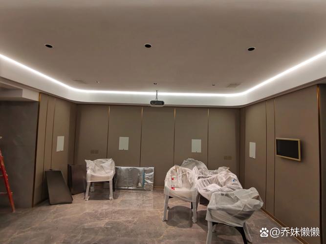 尤物校花被老头玩弄的相关介绍