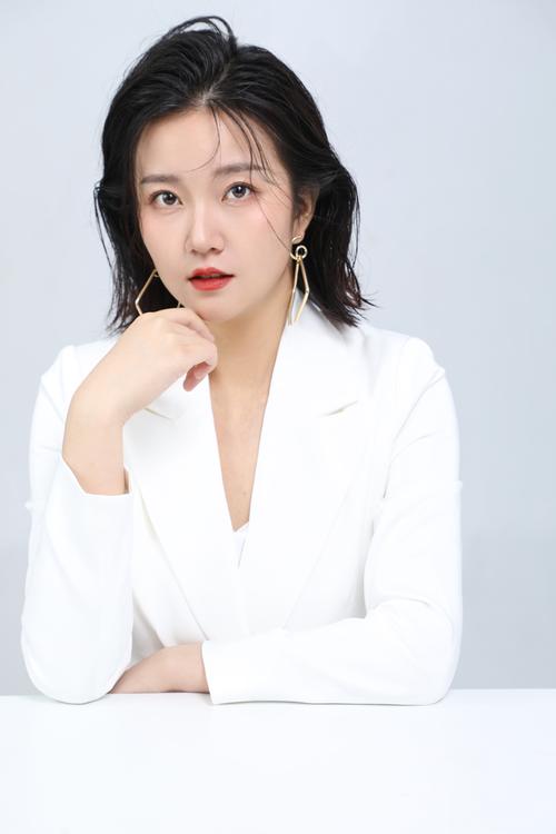 一边亲一边揉一边操的相关介绍