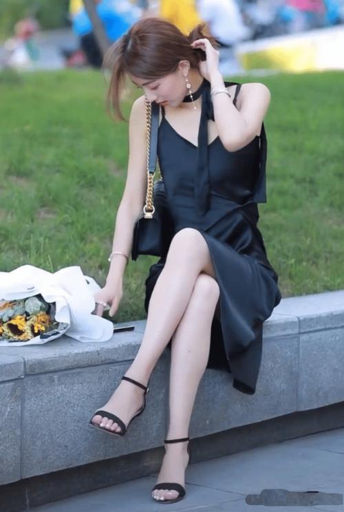 女秘书诱惑的相关介绍