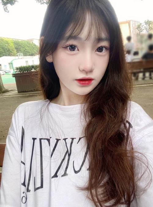 爆操白美女的相关介绍