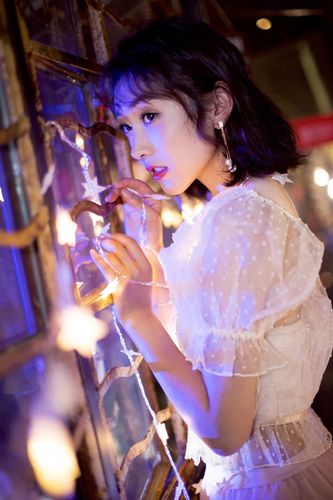 操哭美女视频的相关介绍