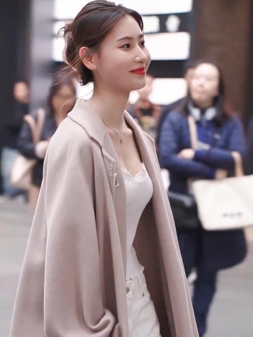 操白美女的相关介绍