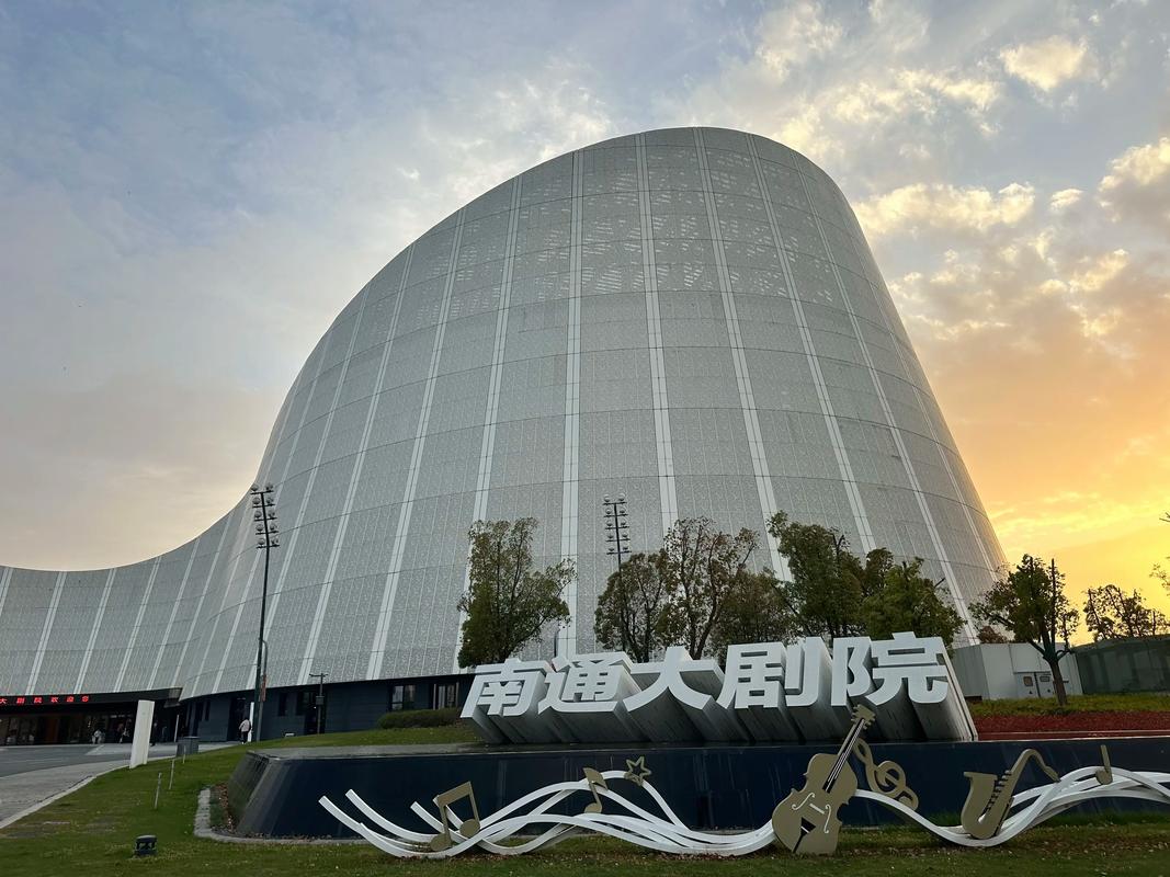 办公室少妇制服秘书熟女av的相关介绍