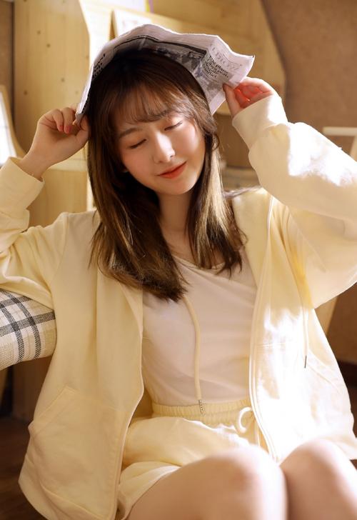 美女黄18岁的相关介绍