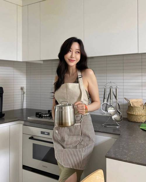 少妇蜜臀白浆av的相关介绍
